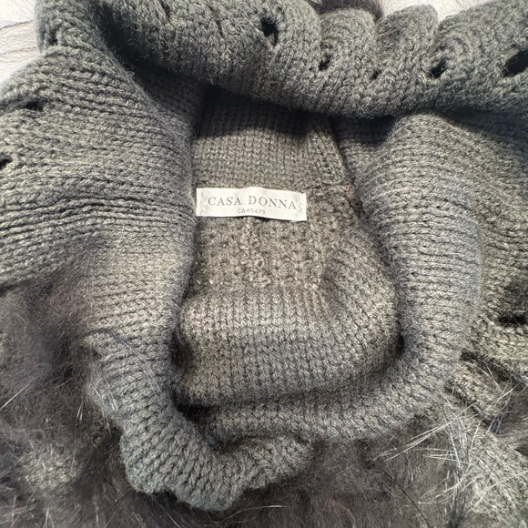 Elegant Black Knit Poncho with Faux Fur Collar by Casa Donna - Picture 7 of 8